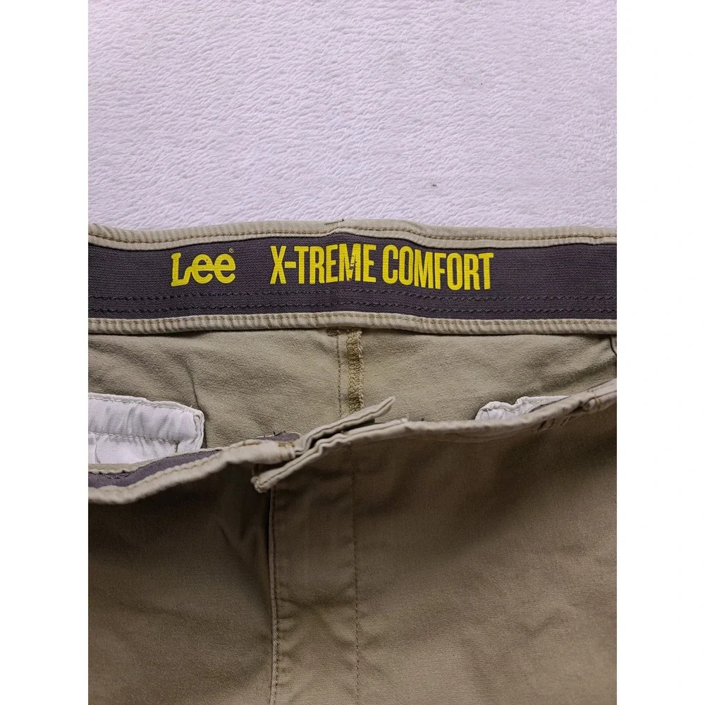 Lee X-Treme Comfort Men's Khaki Chino Pants Tan Straight Leg 39x30 Cotton blend